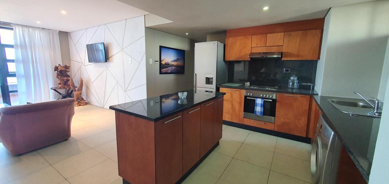 Accommodation Front - Elegant 4 Sleeper With Unbeatable Views Durban Exterior photo