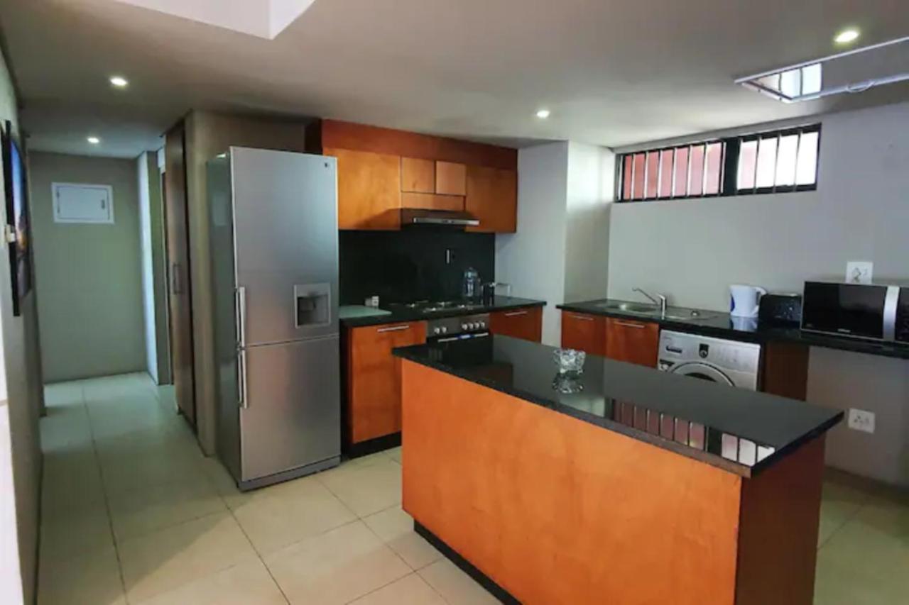 Accommodation Front - Elegant 4 Sleeper With Unbeatable Views Durban Exterior photo