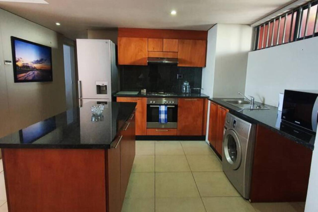 Accommodation Front - Elegant 4 Sleeper With Unbeatable Views Durban Exterior photo